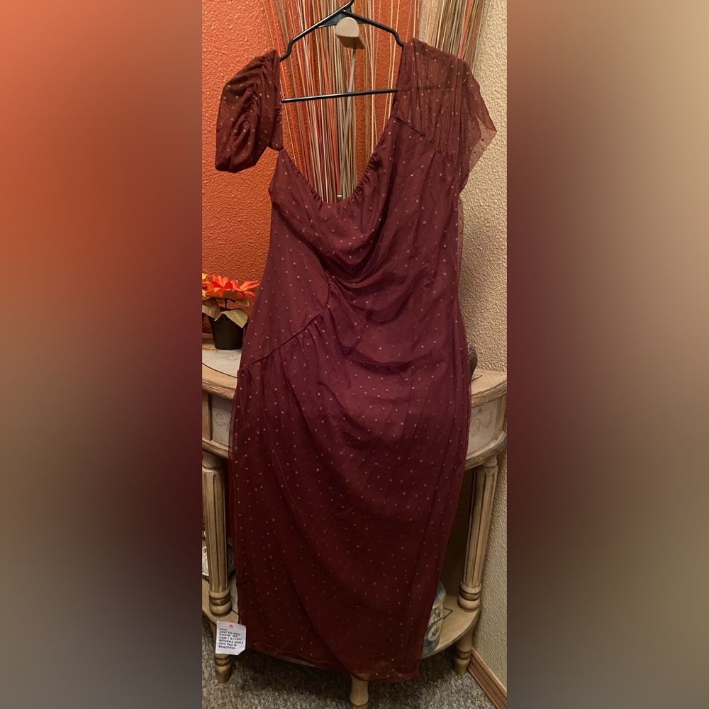 ASOS DESIGN - NEW - fallen shoulder ruched dobby mesh midi dress - Picture 5 of 12